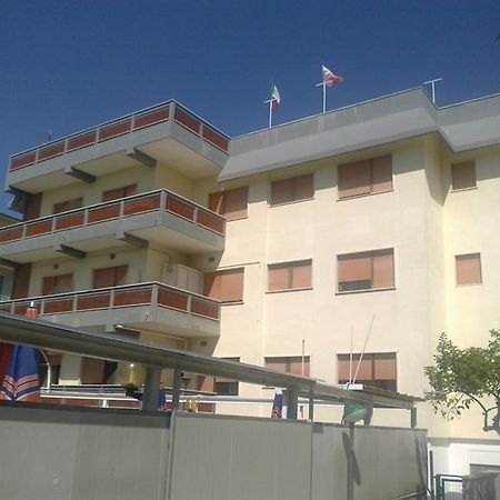Hotel Aurora สกาอูรี ภายนอก รูปภาพ